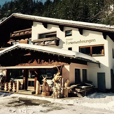 Haus Schnoeller Lägenhet Bach (Tyrol)